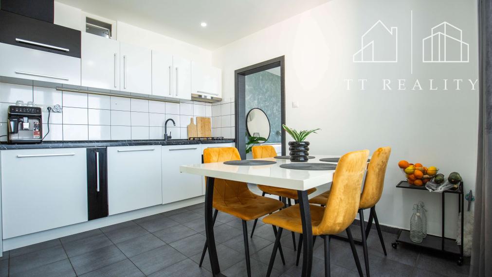 - PREDANÉ - Moderný 3-izbový byt v blízkosti centra