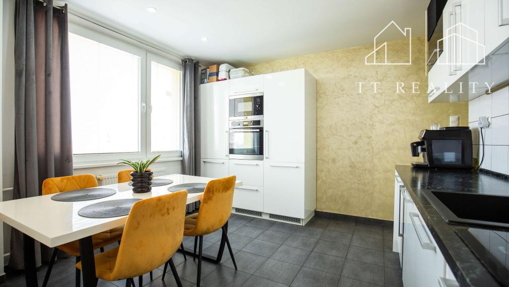 - PREDANÉ - Moderný 3-izbový byt v blízkosti centra