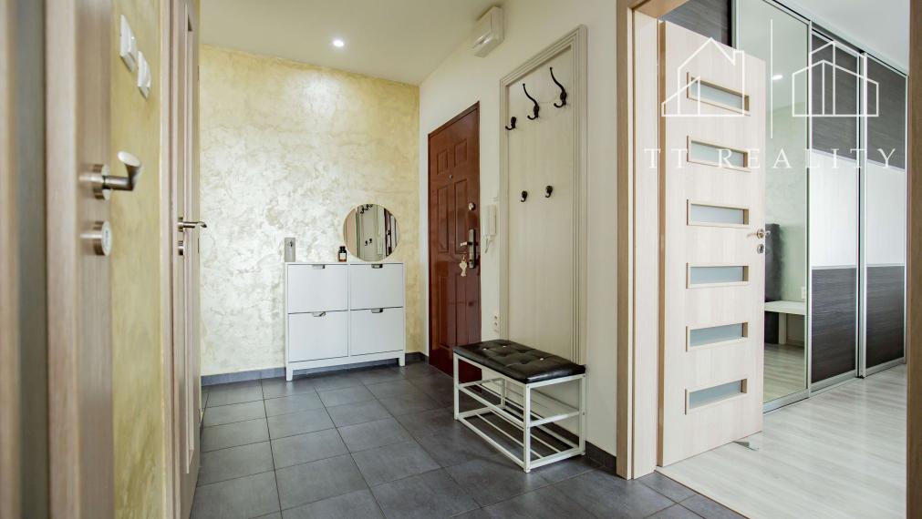 - PREDANÉ - Moderný 3-izbový byt v blízkosti centra