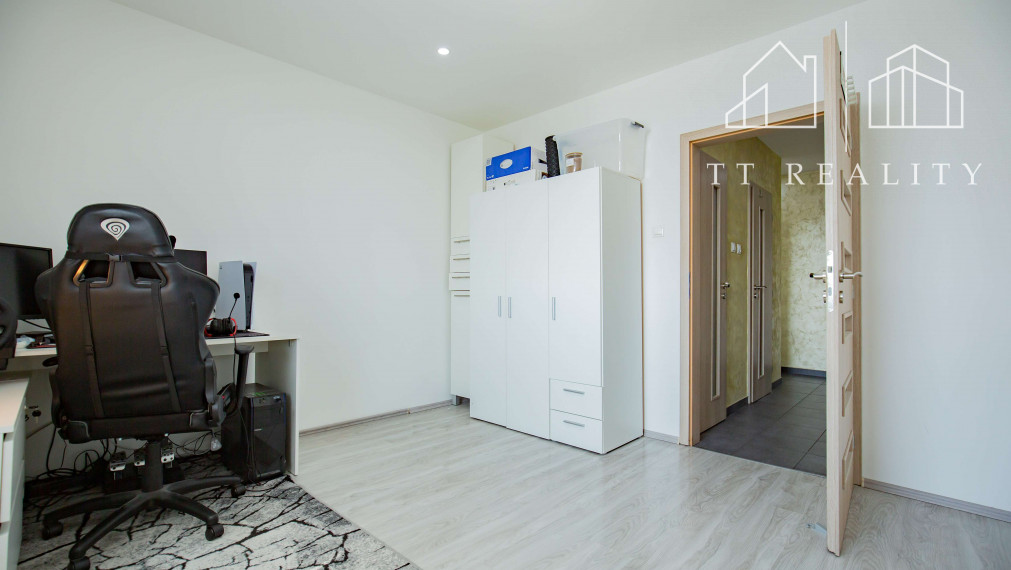 - PREDANÉ - Moderný 3-izbový byt v blízkosti centra