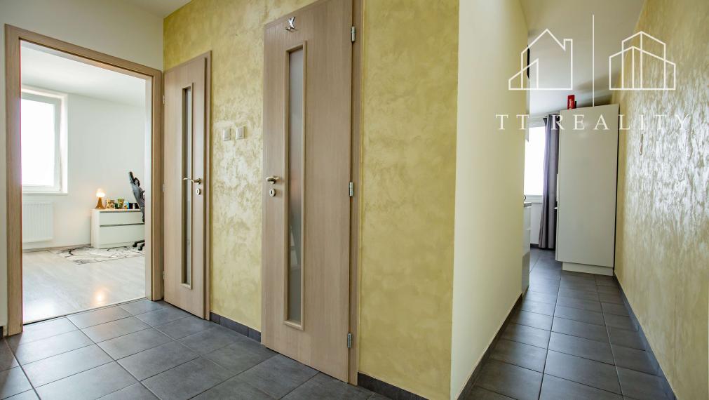 - PREDANÉ - Moderný 3-izbový byt v blízkosti centra