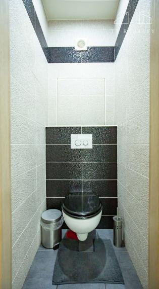 - PREDANÉ - Moderný 3-izbový byt v blízkosti centra