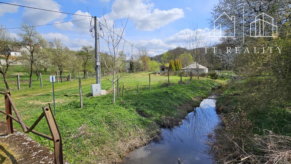TT Reality - pozemok s chatkou v blízkosti vodnej nádrže a v obklopení prírody