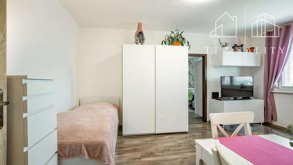 TT Reality - REZERVOVANÉ - priestranný, útulný 2-izbový byt v pokojnom prostredí neďaleko Bratislavy