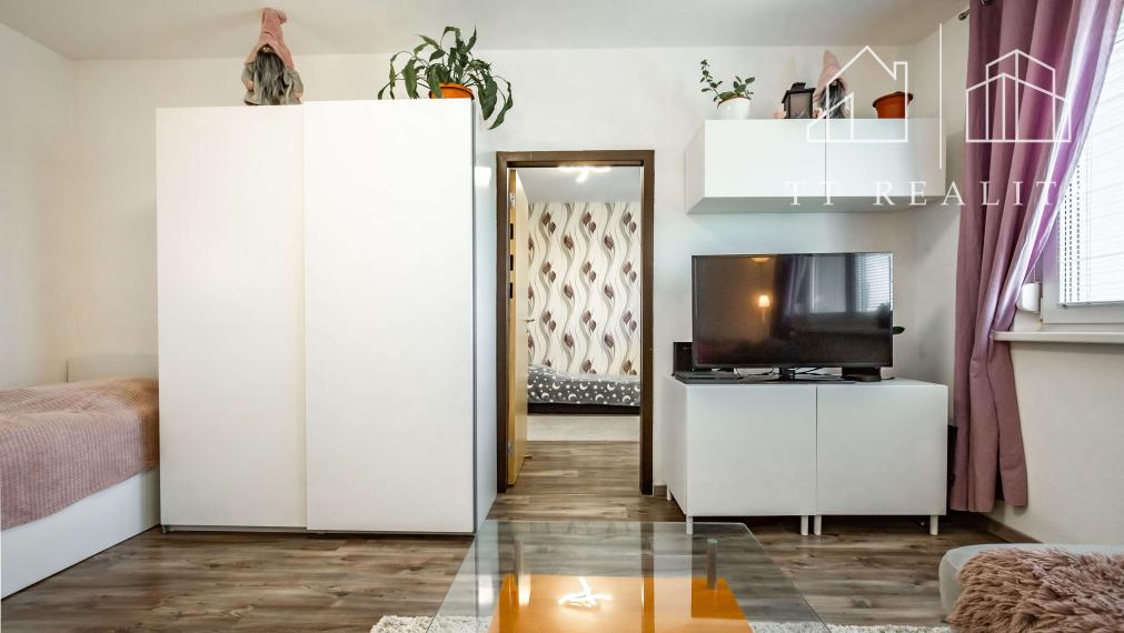 TT Reality - REZERVOVANÉ - priestranný, útulný 2-izbový byt v pokojnom prostredí neďaleko Bratislavy