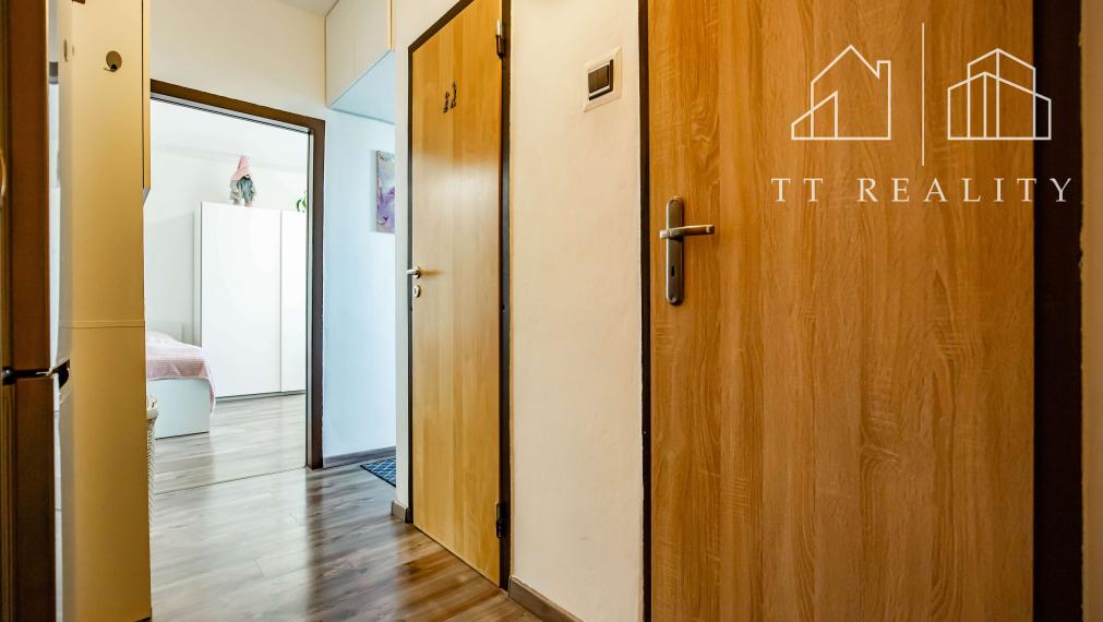 TT Reality - REZERVOVANÉ - priestranný, útulný 2-izbový byt v pokojnom prostredí neďaleko Bratislavy