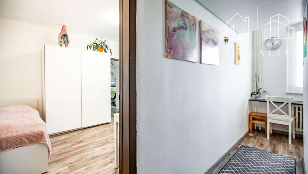 TT Reality - REZERVOVANÉ - priestranný, útulný 2-izbový byt v pokojnom prostredí neďaleko Bratislavy