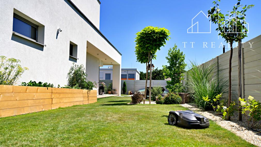 TT Reality - moderný rodinný dom plný technológií a pohodlia - Biely Kostol