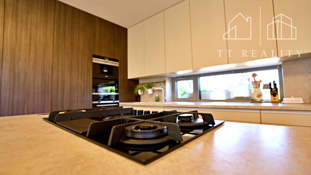 TT Reality - moderný rodinný dom plný technológií a pohodlia - Biely Kostol