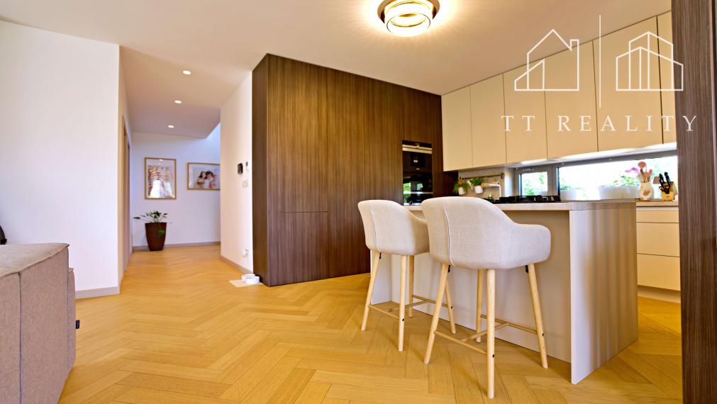 TT Reality - moderný rodinný dom plný technológií a pohodlia - Biely Kostol