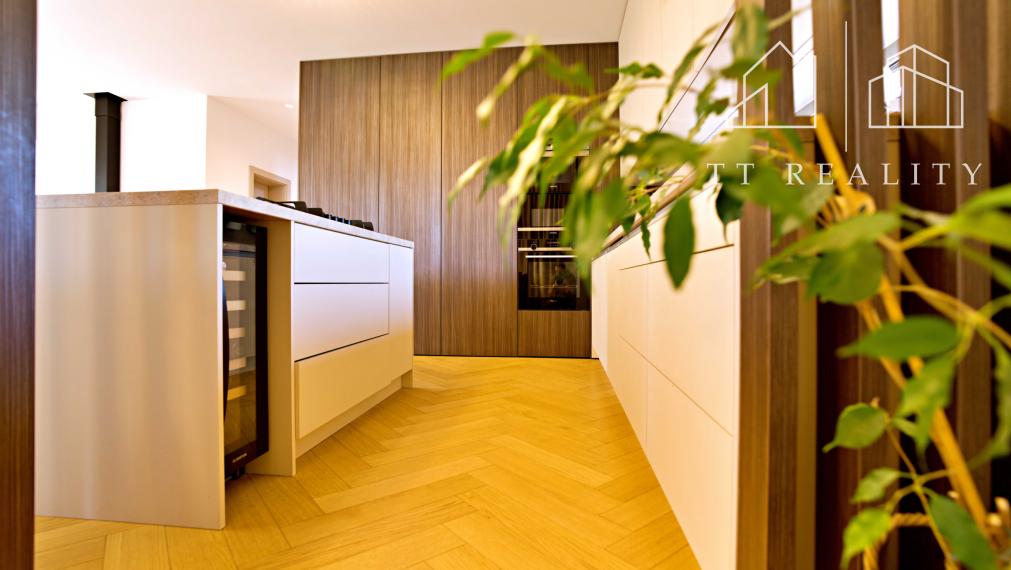 TT Reality - moderný rodinný dom plný technológií a pohodlia - Biely Kostol