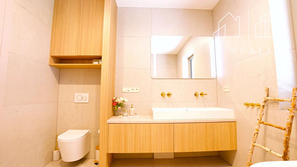 TT Reality - moderný rodinný dom plný technológií a pohodlia - Biely Kostol