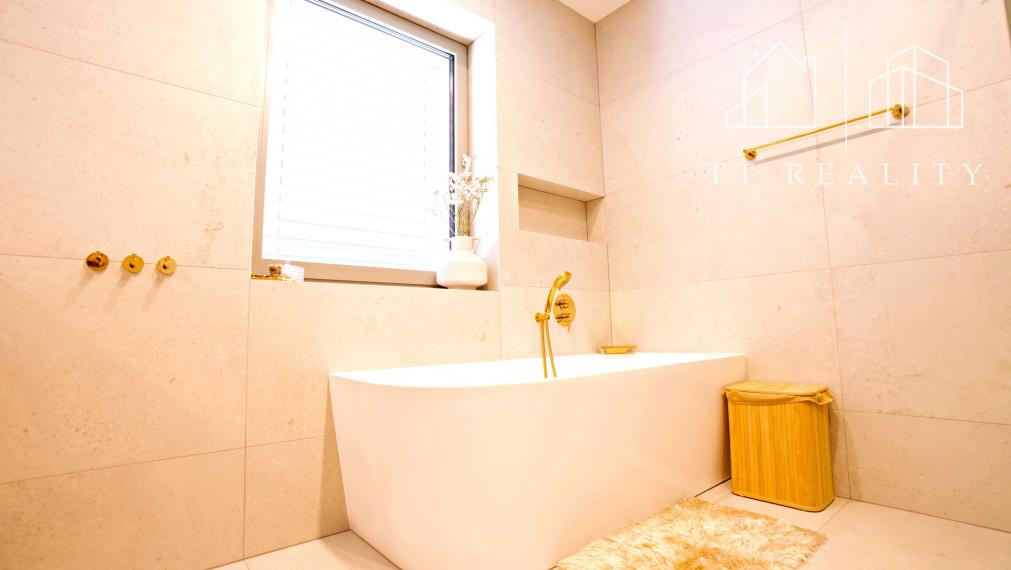 TT Reality - moderný rodinný dom plný technológií a pohodlia - Biely Kostol