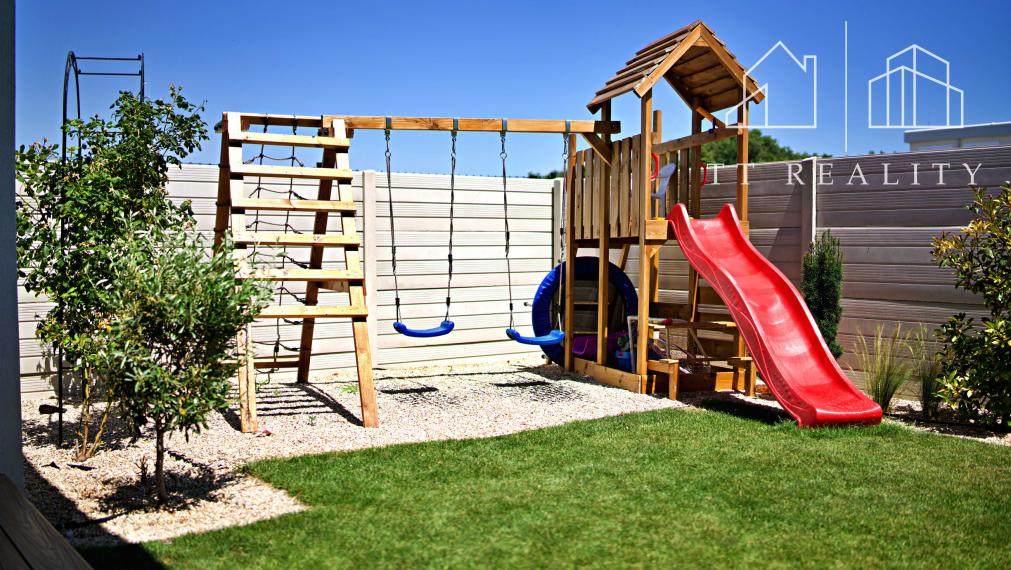 TT Reality - moderný rodinný dom plný technológií a pohodlia - Biely Kostol