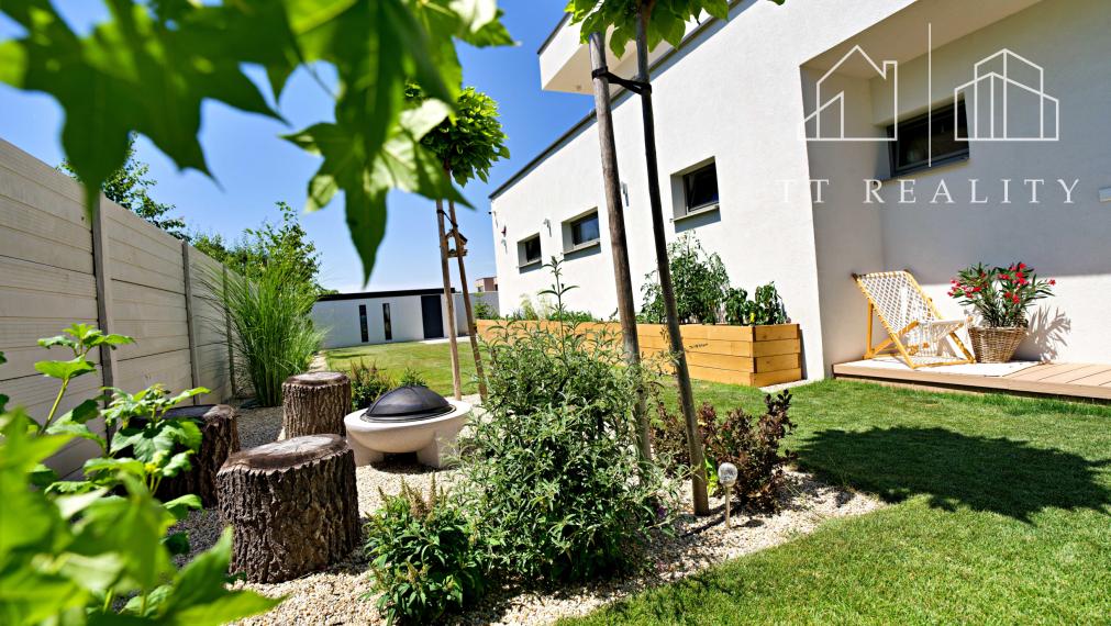 TT Reality - moderný rodinný dom plný technológií a pohodlia - Biely Kostol