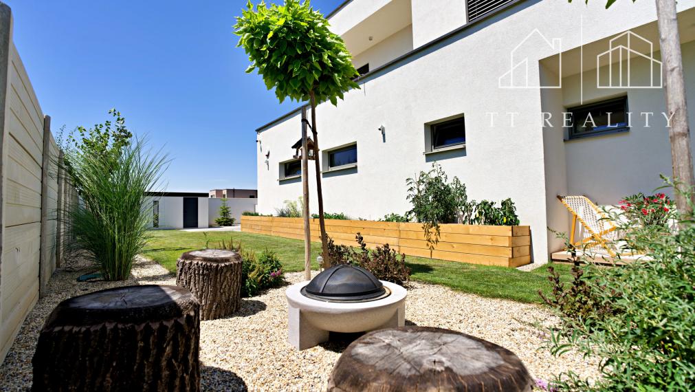 TT Reality - moderný rodinný dom plný technológií a pohodlia - Biely Kostol