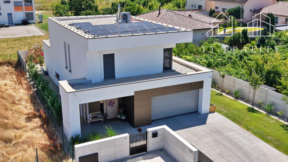 TT Reality - moderný rodinný dom plný technológií a pohodlia - Biely Kostol