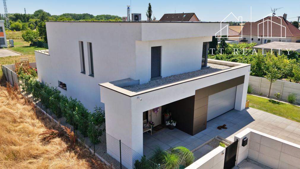 TT Reality - moderný rodinný dom plný technológií a pohodlia - Biely Kostol