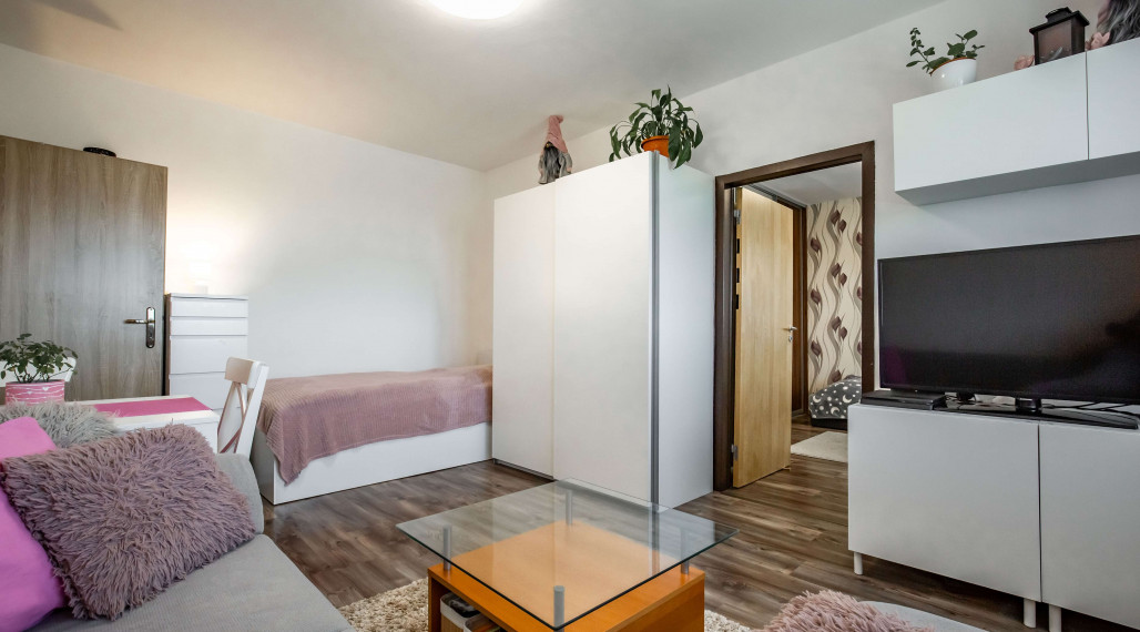 TT Reality - REZERVOVANÉ - priestranný, útulný 2-izbový byt v pokojnom prostredí neďaleko Bratislavy