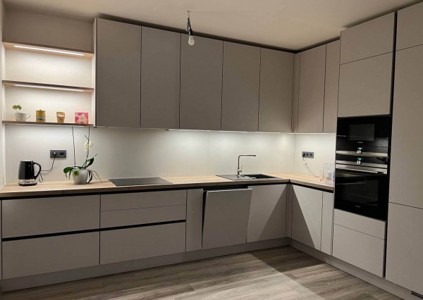 TT Reality - PREDANÉ - kompletne zrekonštruovaný 3-izbový byt s peknou výmerou