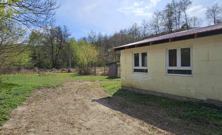 TT Reality - pozemok s chatkou v blízkosti vodnej nádrže a v obklopení prírody - fotografia 6