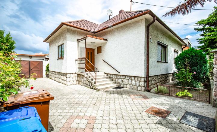 TT Reality - SPIEGELSAL - rodinný dom s veľkým potenciálom vo vyhľadávanej lokalite - fotografia 1